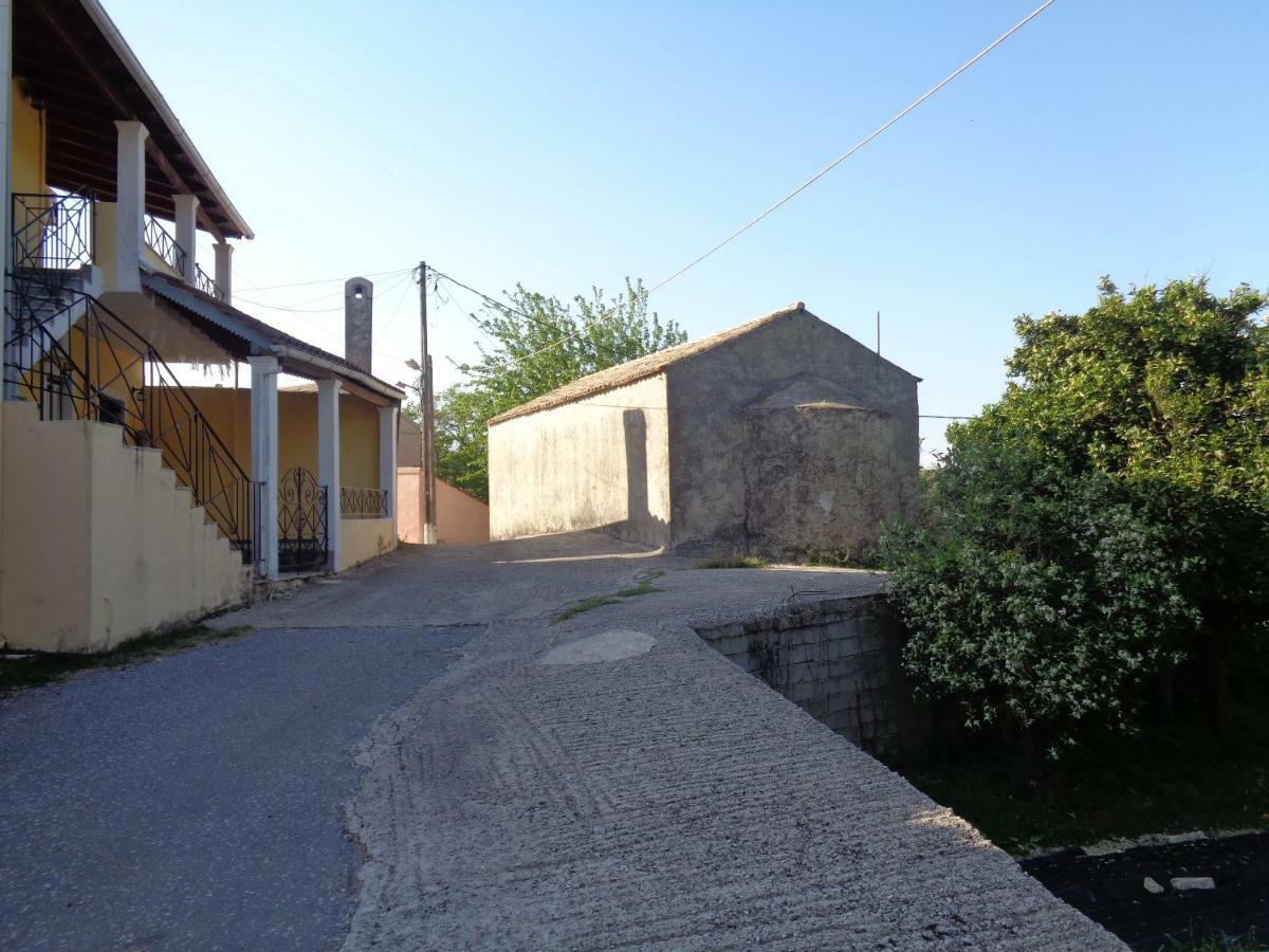 Harry'S Retreat Casa de hóspedes Klimatia Exterior foto